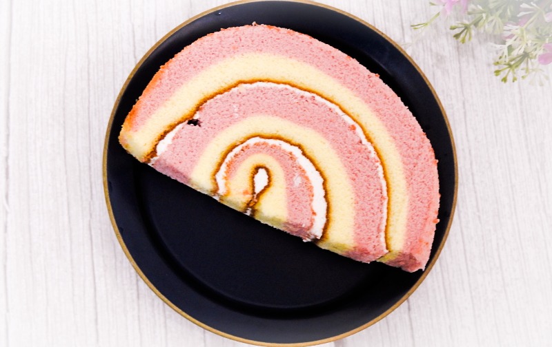 ローソン「NiziU いちごのケーキ」　価格：160円（税込）