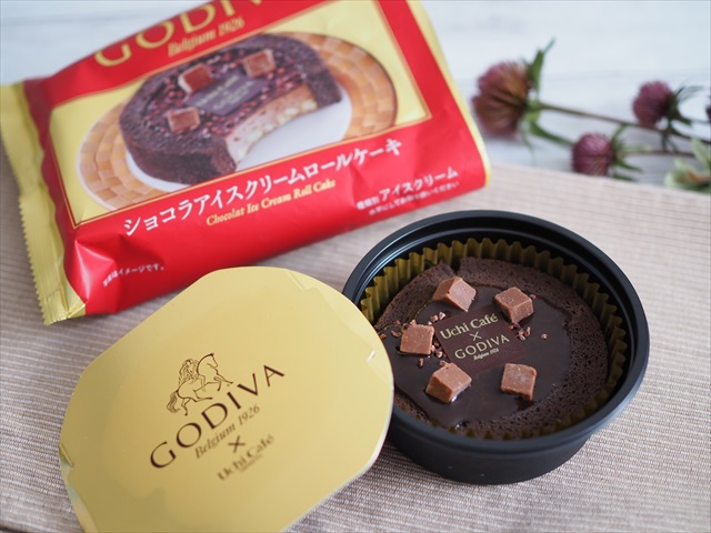 Uchi Café×GODIVA　ショコラアイスクリームロールケーキ（ローソン）　価格：380円（税込）