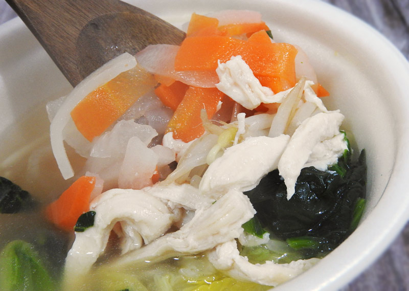 7種野菜の鶏塩スープ（塩こうじ入り）（ファミリーマート・84kcal）価格：398円（税込）