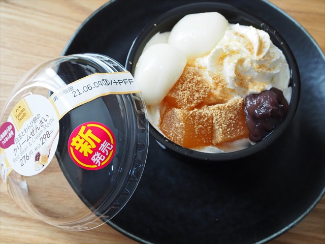 北海道産小豆のつぶあん使用　白玉とわらび餅のクリームぜんざい（ファミリーマート）　価格：298円（税込）