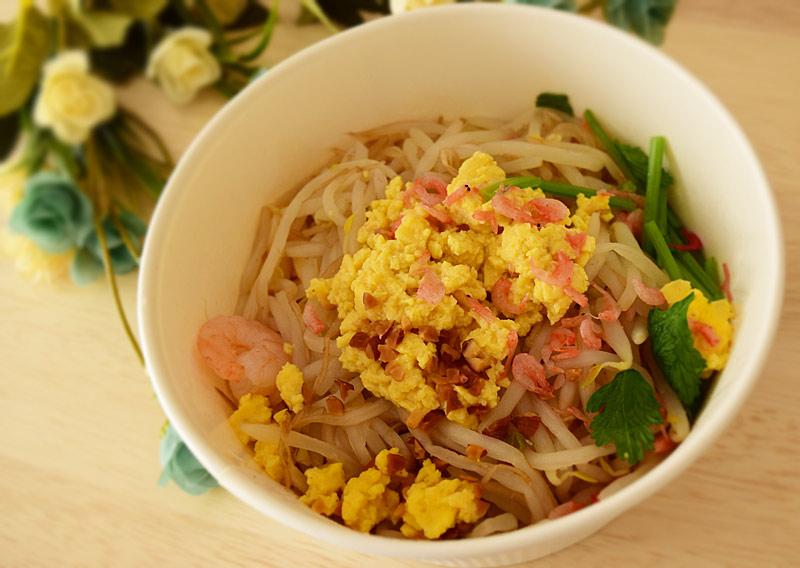 首都圏限定 セブン パッタイ タイ風焼そば の気になるパクチー度 辛さを実食レポ カッテミルニュース 口コミ Tポイント Tカードお買い物履歴