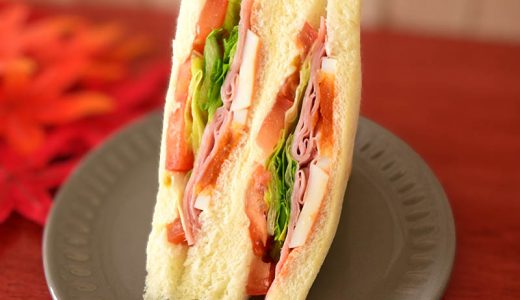 【コンビニ新作サンドイッチ】立派な“萌え断”　セブン「熟成食パン使用トマトと彩り野菜のサンド」実食レポ